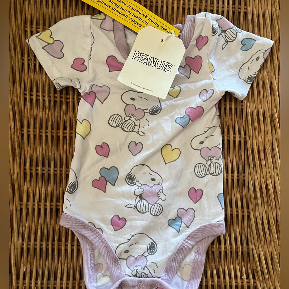 FEB 14 is coming! Valentine Hearts w/Snoopy Onesie in SIZE 12 mo. (Girls) NWT